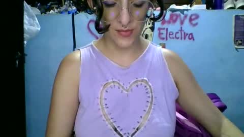 Snapshot of love_electra chatting on 04-05-26, 01:36 love_electra online show from 04-05-26, 01:36
