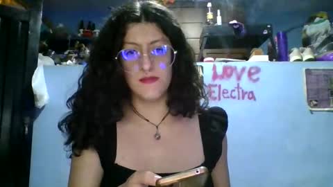 Snapshot of love_electra chatting on 04-07-26, 12:33 love_electra online show from 04-07-26, 12:33
