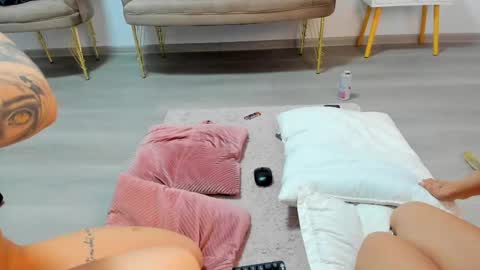 Snapshot of love_mexoxo chatting on 05-30-26, 09:17 Andreea online show from 05-30-26, 09:17