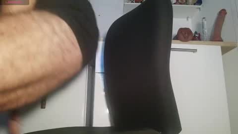 Snapshot of loveboobs56po chatting on 10-20-25, 07:36 Liam online show from 10-20-25, 07:36