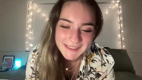 Snapshot of lovefromrose1 chatting on 07-16-26, 03:23 Olivia Rose online show from 07-16-26, 03:23