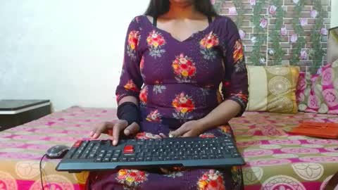 Snapshot of lovefunnitya chatting on 01-03-25, 12:33 Divya online show from 01-03-25, 12:33