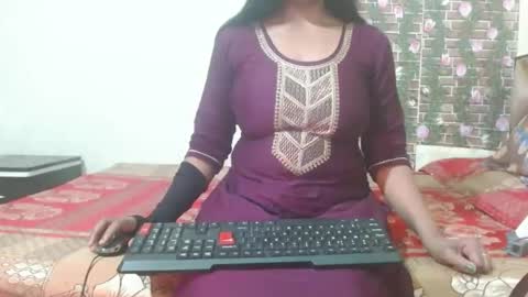 Snapshot of lovefunnitya chatting on 01-13-25, 08:58 Divya online show from 01-13-25, 08:58