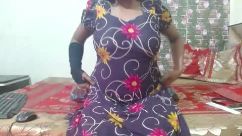 Snapshot of lovefunnitya chatting on 01-16-25, 12:20 Divya online show from 01-16-25, 12:20