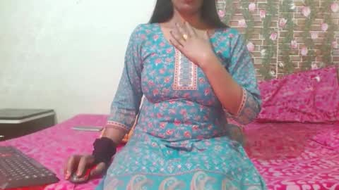 Snapshot of lovefunnitya chatting on 02-07-25, 12:39 Divya online show from 02-07-25, 12:39