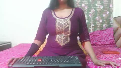 Snapshot of lovefunnitya chatting on 02-13-25, 01:19 Divya online show from 02-13-25, 01:19