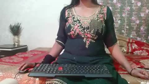 Snapshot of lovefunnitya chatting on 02-16-25, 03:05 Divya online show from 02-16-25, 03:05