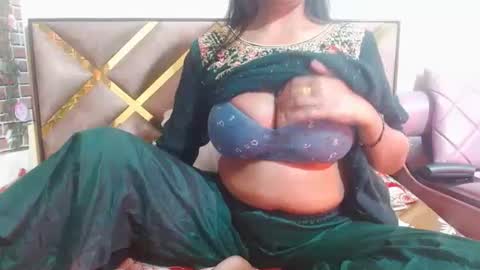 Snapshot of lovefunnitya chatting on 02-23-25, 02:46 Divya online show from 02-23-25, 02:46