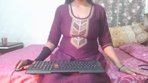 Snapshot of lovefunnitya chatting on 03-03-25, 09:55 Divya online show from 03-03-25, 09:55