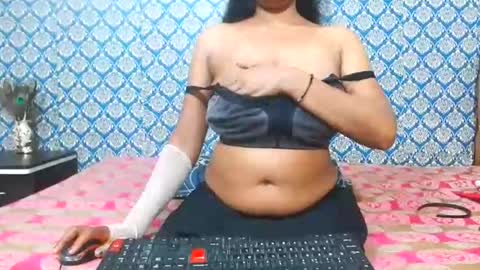 Snapshot of lovefunnitya chatting on 09-10-25, 01:27 Divya online show from 09-10-25, 01:27