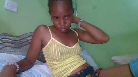 Snapshot of lovegal335 chatting on 12-18-25, 09:32 lovegal335 online show from 12-18-25, 09:32