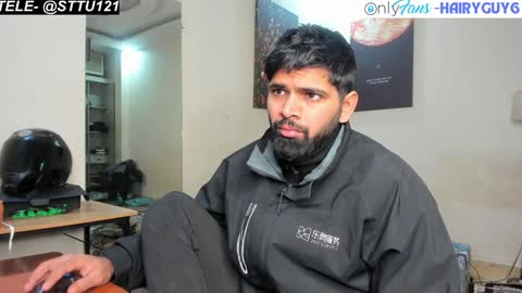 Snapshot of lovehairyindian chatting on 12-31-24, 10:48 Indian hairy online show from 12-31-24, 10:48