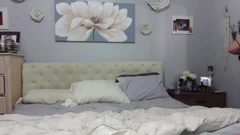 Snapshot of loveislove6970 chatting on 11-17-25, 02:06 LoveisLove online show from 11-17-25, 02:06