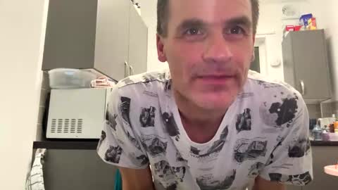 Snapshot of loveit23456 chatting on 11-23-25, 02:33 getnaked123 online show from 11-23-25, 02:33