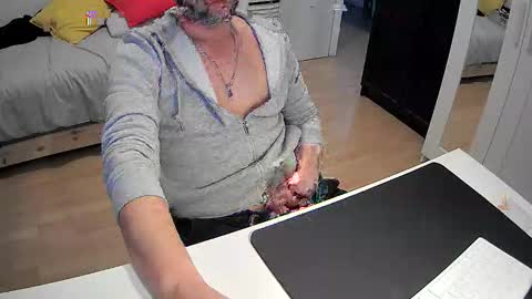 Snapshot of lovejm chatting on 10-29-25, 08:38 Jules online show from 10-29-25, 08:38