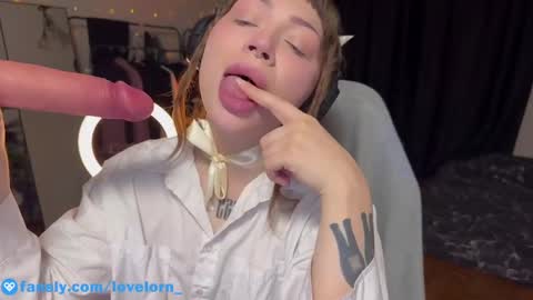 Snapshot of lovelorn_ chatting on 12-20-24, 06:08 Elsa online show from 12-20-24, 06:08