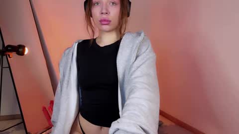 Snapshot of lovelorn_ chatting on 02-26-25, 03:42 Elsa online show from 02-26-25, 03:42