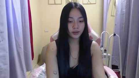 lovely_leah23 online show from 09-17-25, 01:51