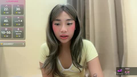 lovely_leah23 online show from 04-14-26, 12:05