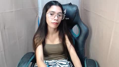 Snapshot of lovely_michelle20 chatting on 12-17-25, 07:58 diamond sweetheart20 online show from 12-17-25, 07:58