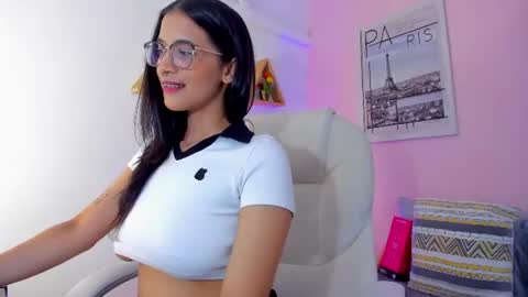 Snapshot of lovely_oliviaa chatting on 07-28-26, 06:20 Olivia online show from 07-28-26, 06:20
