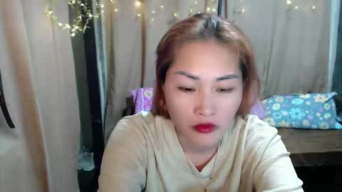 Snapshot of lovely_singlemom chatting on 11-16-25, 01:39 ask me dear online show from 11-16-25, 01:39
