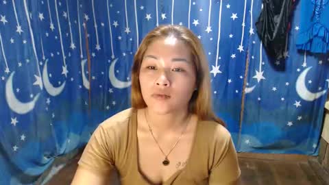 Snapshot of lovely_singlemom chatting on 01-08-26, 08:33 ask me dear online show from 01-08-26, 08:33