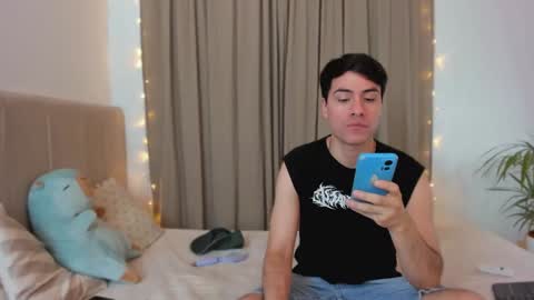 Snapshot of lovelyalison_ chatting on 12-24-24, 01:27 Alison and Kylian online show from 12-24-24, 01:27