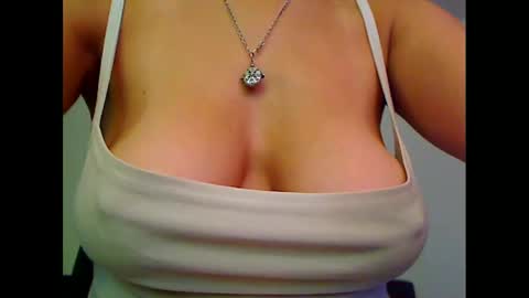 Snapshot of lovelyannasq chatting on 11-17-25, 11:49 LovelyAnnaSQ online show from 11-17-25, 11:49
