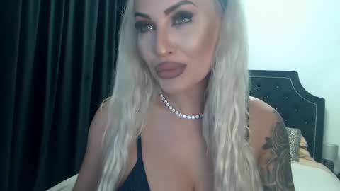 Snapshot of lovelyblondyxxx chatting on 12-02-24, 11:40 PrAllinXXXa online show from 12-02-24, 11:40