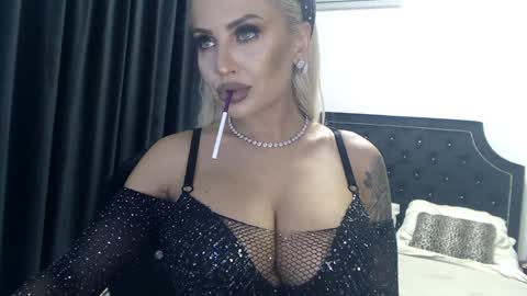 Snapshot of lovelyblondyxxx chatting on 12-07-24, 11:12 PrAllinXXXa online show from 12-07-24, 11:12