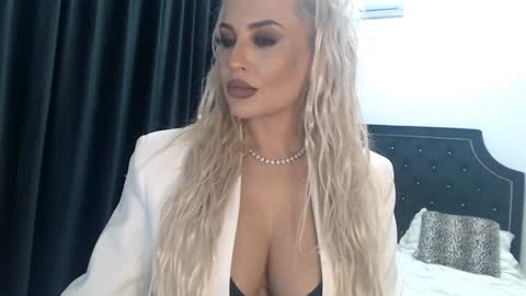 Snapshot of lovelyblondyxxx chatting on 12-12-24, 11:03 PrAllinXXXa online show from 12-12-24, 11:03