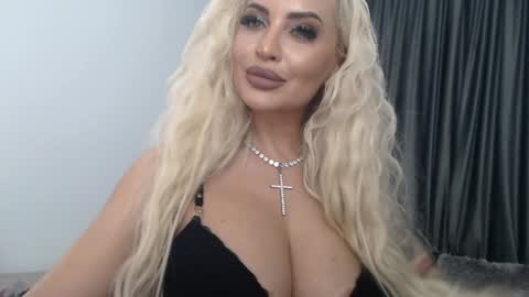 Snapshot of lovelyblondyxxx chatting on 01-17-25, 02:29 PrAllinXXXa online show from 01-17-25, 02:29