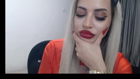 Snapshot of lovelyblondyxxx chatting on 02-15-25, 02:15 PrAllinXXXa online show from 02-15-25, 02:15