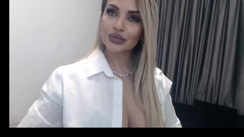Snapshot of lovelyblondyxxx chatting on 02-20-25, 10:37 PrAllinXXXa online show from 02-20-25, 10:37