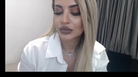 Snapshot of lovelyblondyxxx chatting on 02-21-25, 01:44 PrAllinXXXa online show from 02-21-25, 01:44
