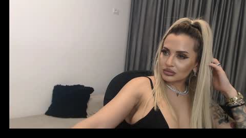 Snapshot of lovelyblondyxxx chatting on 02-26-25, 01:43 PrAllinXXXa online show from 02-26-25, 01:43