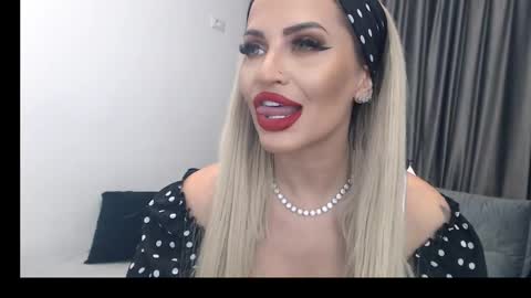Snapshot of lovelyblondyxxx chatting on 03-07-25, 09:27 PrAllinXXXa online show from 03-07-25, 09:27