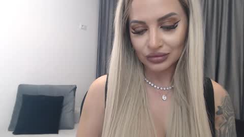 Snapshot of lovelyblondyxxx chatting on 03-12-25, 01:47 PrAllinXXXa online show from 03-12-25, 01:47