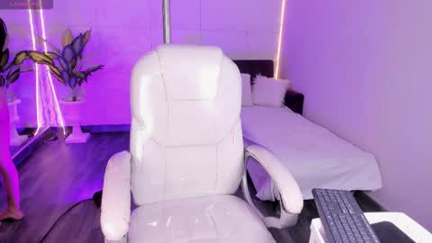 Snapshot of lovelyeyesx chatting on 11-10-25, 05:12 Lovely online show from 11-10-25, 05:12