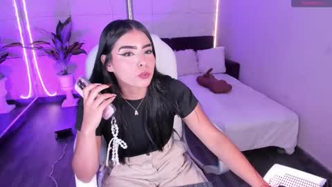 Snapshot of lovelyeyesx chatting on 12-22-25, 05:10 Lovely online show from 12-22-25, 05:10