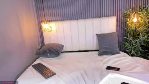 Snapshot of lovelyeyesx chatting on 01-16-26, 05:06 Lovely online show from 01-16-26, 05:06