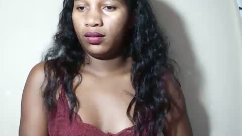 lovelylarra online show from 05-17-26, 06:48