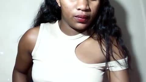 lovelylarra online show from 07-17-26, 08:03