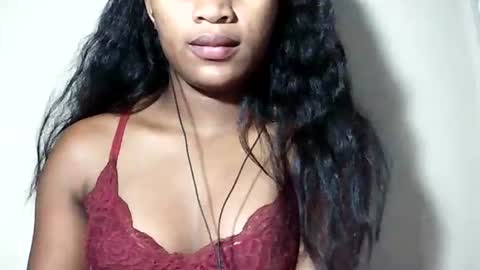 lovelylarra online show from 07-28-26, 08:52