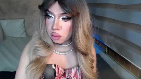 Snapshot of lovelymarie69 chatting on 12-01-25, 06:02 Rebeca online show from 12-01-25, 06:02