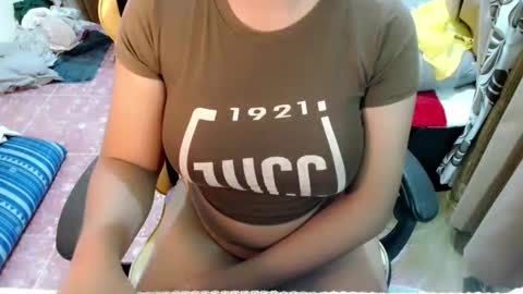 Snapshot of lovelymarish chatting on 10-14-25, 05:30 lovelymarish online show from 10-14-25, 05:30