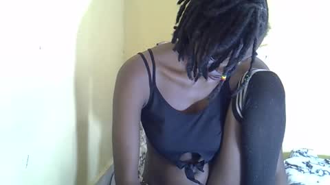 Snapshot of lovelymee2 chatting on 10-12-25, 10:25 lovelymee2 online show from 10-12-25, 10:25