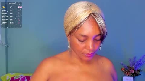 Snapshot of lovelynickyy chatting on 02-01-25, 01:20 Nicky online show from 02-01-25, 01:20