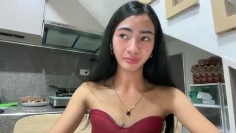 lovelyours_kishia online show from 04-18-26, 11:58